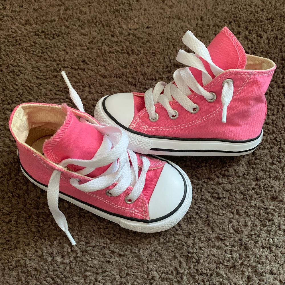 Converse shoes size 7